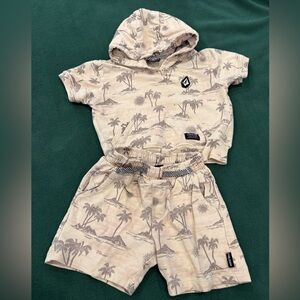 Volcom Cream and Gray Palm Tree Set EUC